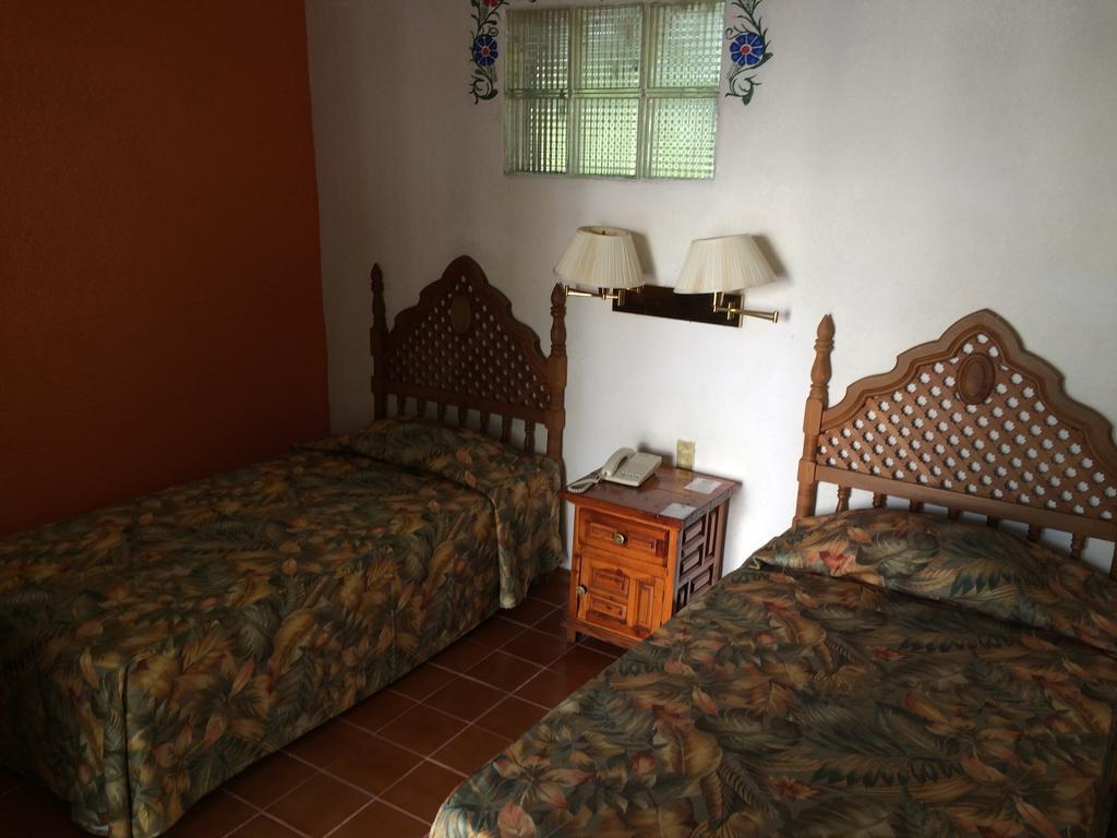 Hotel Bajo El Volcan Cuernavaca Zimmer foto